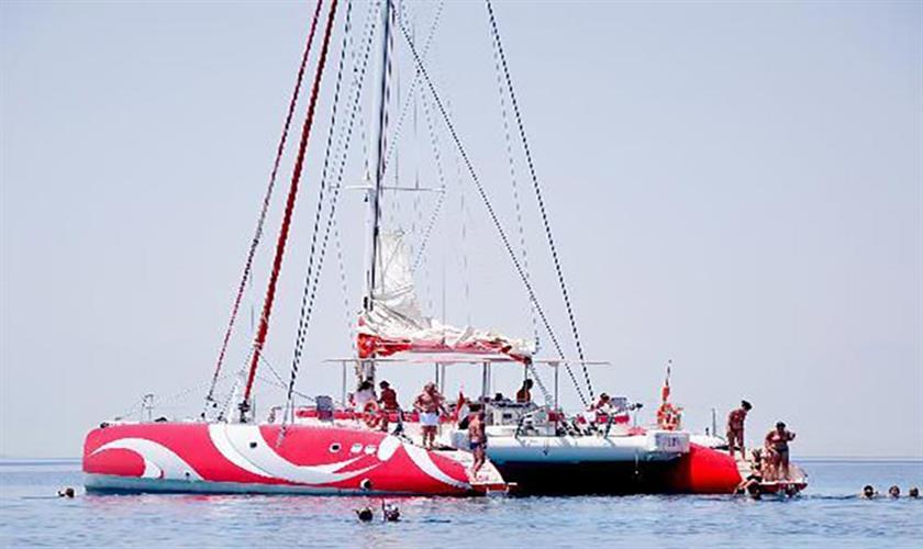 catamaran sailing tour