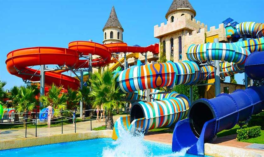 Sharm El-Sheikh: Albatros Aqua Park with Lunch & Transfers